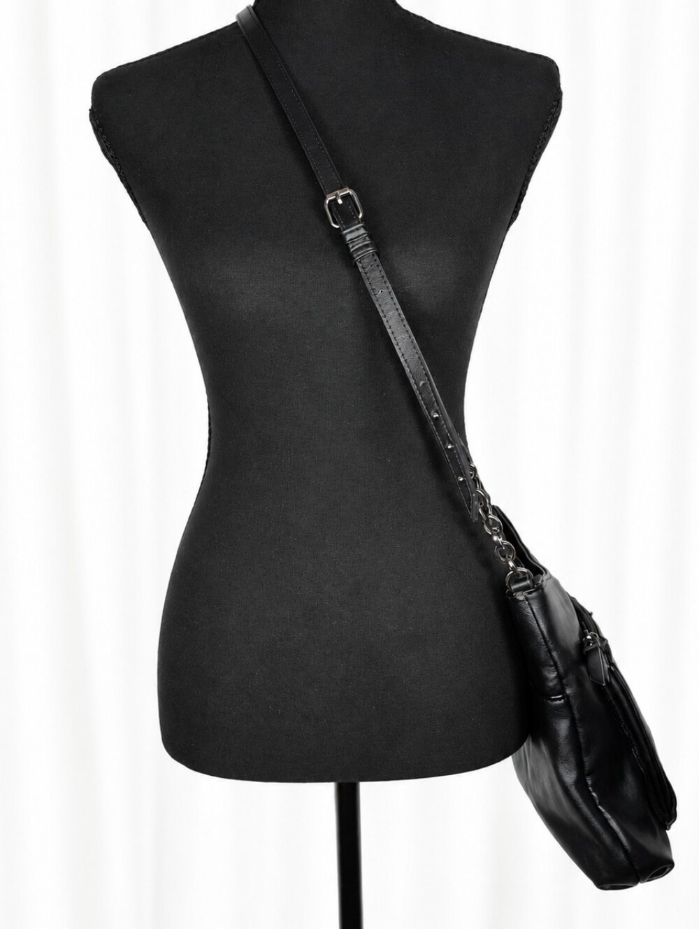 👜 Simply Vera Vera Wang Black Leather Crossbody Shoulder Bag Adjustable Purse - Picture 8 of 8